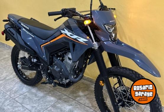 Motos - Honda Tornado 300 2025 Nafta 5600Km - En Venta