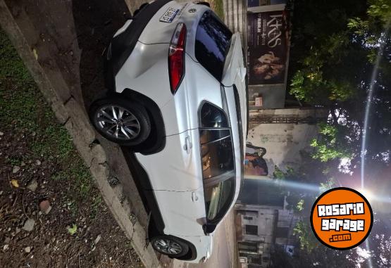 Autos - Toyota COROLLA CR0SS 2021 Nafta 75000Km - En Venta