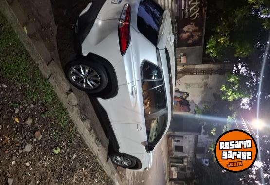 Autos - Toyota COROLLA CR0SS 2021 Nafta 75000Km - En Venta