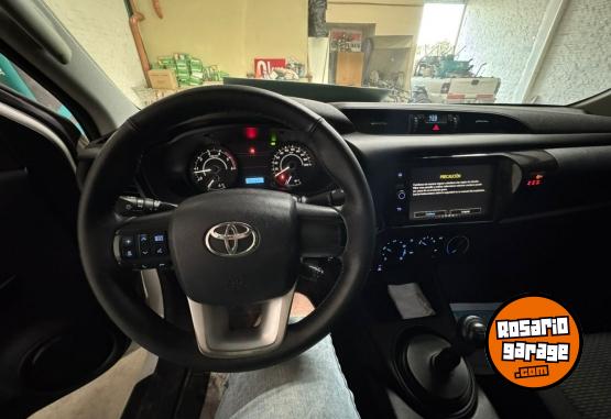 Camionetas - Toyota HILUX 4X4 DC DX 2.4 TDI 2022 Diesel 60000Km - En Venta