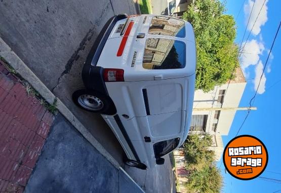 Utilitarios - Peugeot Partner 2008 Diesel 254000Km - En Venta