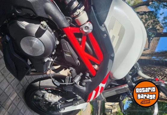 Motos - Benelli Tnt 302 s 2022 Nafta 28000Km - En Venta