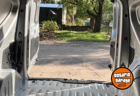 Utilitarios - Renault Kangoo 1.5 DCI 2023 Diesel 24000Km - En Venta