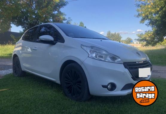 Autos - Peugeot 208 allure touchscreen 2016 Nafta 136000Km - En Venta