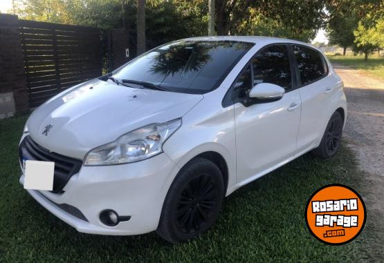 Autos - Peugeot 208 allure touchscreen 2016 Nafta 136000Km - En Venta