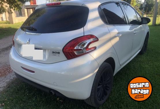 Autos - Peugeot 208 allure touchscreen 2016 Nafta 136000Km - En Venta