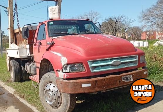 Camiones y Grúas - Ford 14000 - En Venta