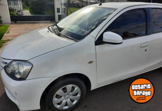 Autos - Toyota Etios 2014 GNC 250000Km - En Venta