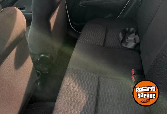 Autos - Toyota Etios 2014 GNC 250000Km - En Venta