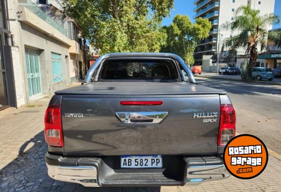Camionetas - Toyota Hilux SRX 4x4 AT 2017 Diesel - En Venta