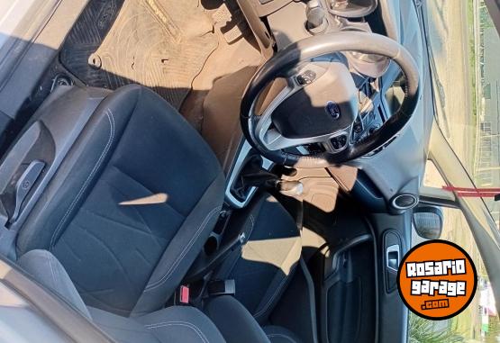 Autos - Ford Kinetic se plus 2013 Nafta 180000Km - En Venta