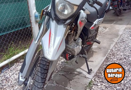 Motos - Motomel Skua 150 silver edition 2024 Nafta 12000Km - En Venta