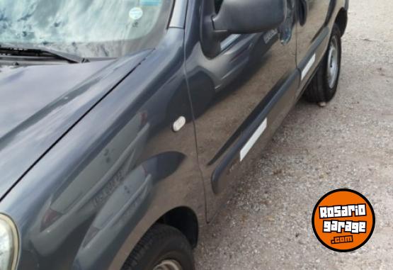 Utilitarios - Renault Kangoo 2015 GNC 180000Km - En Venta