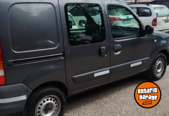 Utilitarios - Renault Kangoo 2015 GNC 180000Km - En Venta