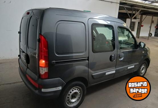 Utilitarios - Renault Kangoo 2015 GNC 180000Km - En Venta