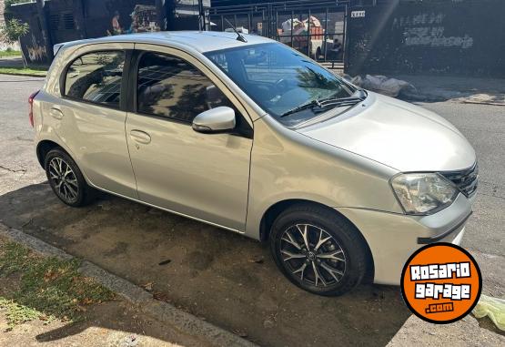 Autos - Toyota ETIOS PLATINUN 2016 Nafta 120000Km - En Venta