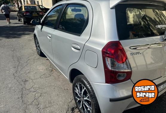 Autos - Toyota ETIOS PLATINUN 2016 Nafta 120000Km - En Venta