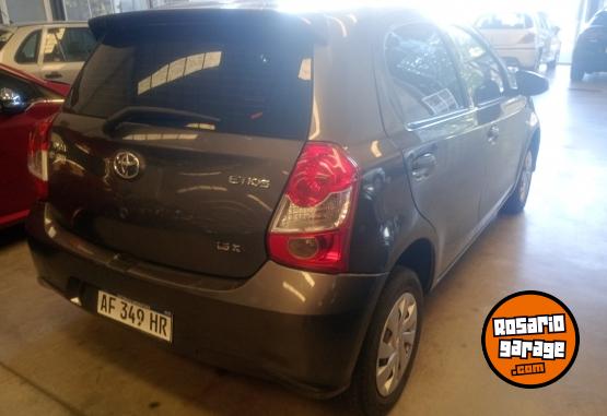 Autos - Toyota Etios 2023 Nafta 124000Km - En Venta