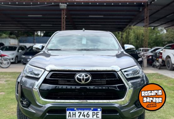 Camionetas - Toyota Hilux SRX 2025 Diesel 10000Km - En Venta
