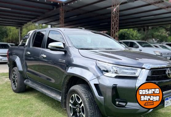 Camionetas - Toyota Hilux SRX 2025 Diesel 10000Km - En Venta