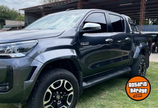 Camionetas - Toyota Hilux SRX 2025 Diesel 10000Km - En Venta