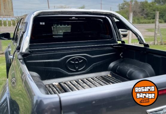 Camionetas - Toyota Hilux SRX 2025 Diesel 10000Km - En Venta