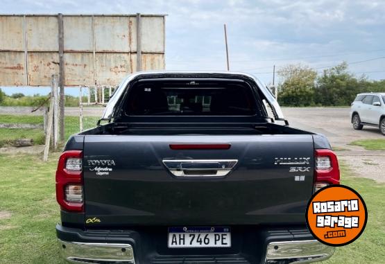 Camionetas - Toyota Hilux SRX 2025 Diesel 10000Km - En Venta