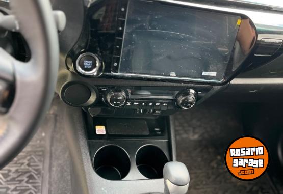 Camionetas - Toyota Hilux SRX 2025 Diesel 10000Km - En Venta