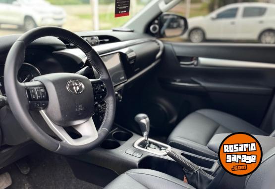 Camionetas - Toyota Hilux SRX 2025 Diesel 10000Km - En Venta