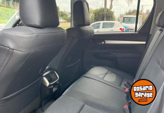 Camionetas - Toyota Hilux SRX 2025 Diesel 10000Km - En Venta