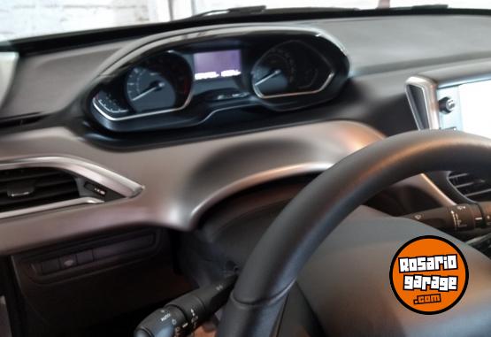 Autos - Peugeot 208 feline 2017 Nafta 85000Km - En Venta