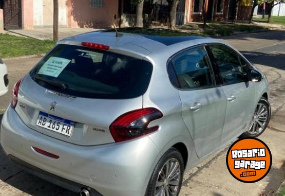 Autos - Peugeot 208 feline 2017 Nafta 85000Km - En Venta