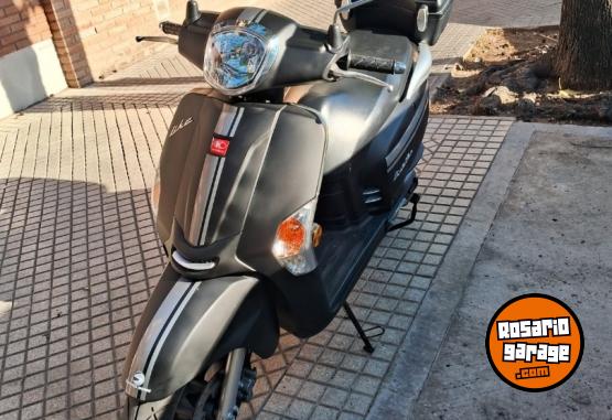 Motos - Kymco Like 125 negra mate 2024 Nafta 6400Km - En Venta