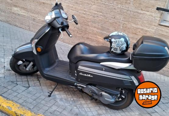 Motos - Kymco Like 125 negra mate 2024 Nafta 6400Km - En Venta