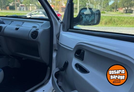 Utilitarios - Renault Kangoo 2011 GNC 200000Km - En Venta