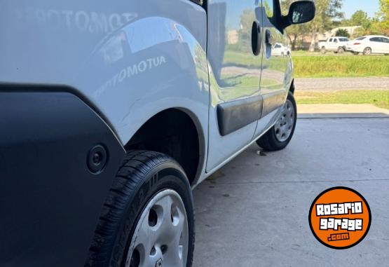 Utilitarios - Renault Kangoo 2011 GNC 200000Km - En Venta