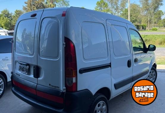 Utilitarios - Renault Kangoo 2011 GNC 200000Km - En Venta