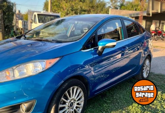 Autos - Ford Fiesta kinetic 2015 GNC 90000Km - En Venta
