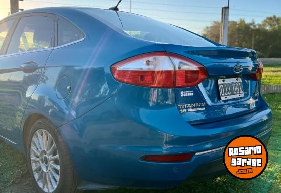Autos - Ford Fiesta kinetic 2015 GNC 90000Km - En Venta