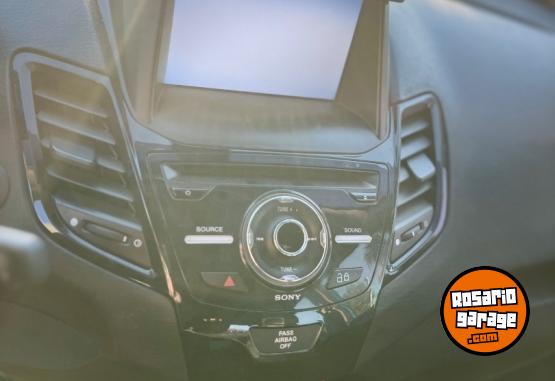 Autos - Ford Fiesta kinetic 2015 GNC 90000Km - En Venta