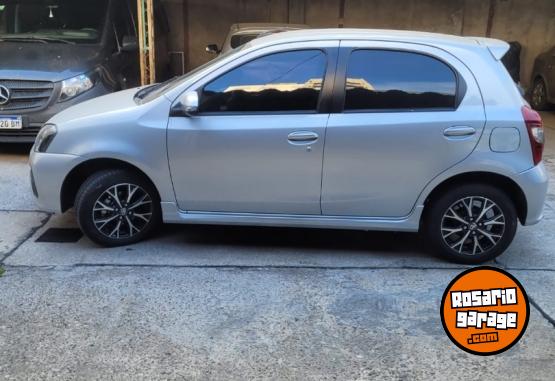 Autos - Toyota XLS AT 2018 Nafta 19500Km - En Venta