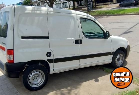 Utilitarios - Peugeot PARTNER 1.4 FURGON 1PCL 2014 Nafta 200000Km - En Venta