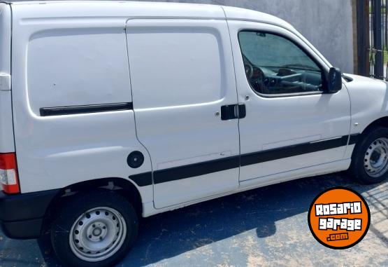 Utilitarios - Peugeot PARTNER 1.4 FURGON 1PCL 2014 Nafta 200000Km - En Venta