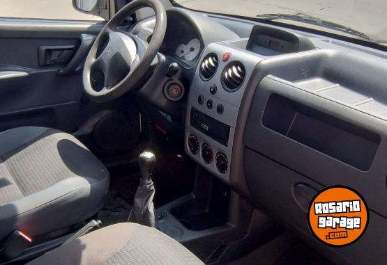 Utilitarios - Peugeot PARTNER 1.4 FURGON 1PCL 2014 Nafta 200000Km - En Venta