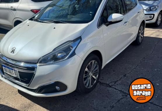 Autos - Peugeot 208 2017 Nafta 117000Km - En Venta