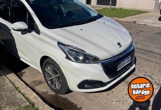 Autos - Peugeot 208 2017 Nafta 117000Km - En Venta