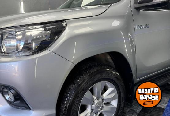Camionetas - Toyota Hilux srv 2016 Diesel 152000Km - En Venta