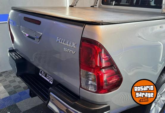 Camionetas - Toyota Hilux srv 2016 Diesel 152000Km - En Venta