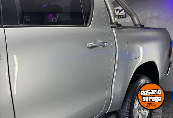 Camionetas - Toyota Hilux srv 2016 Diesel 152000Km - En Venta