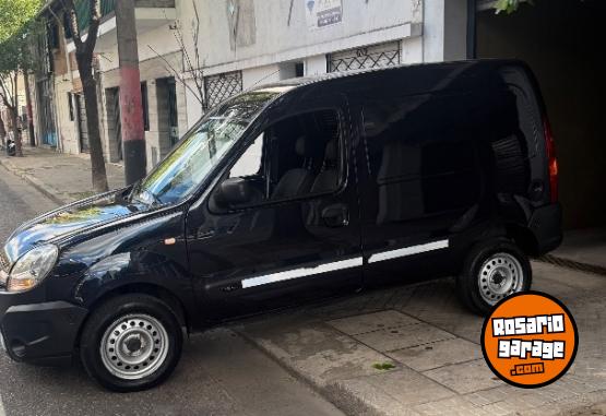 Utilitarios - Renault Kangoo 2015 GNC 148000Km - En Venta